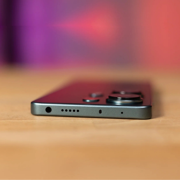 حفره بالای گوشی شیائومی چیست؟ قابلیتی که خیلی‌ها نادیده می‌گیرند